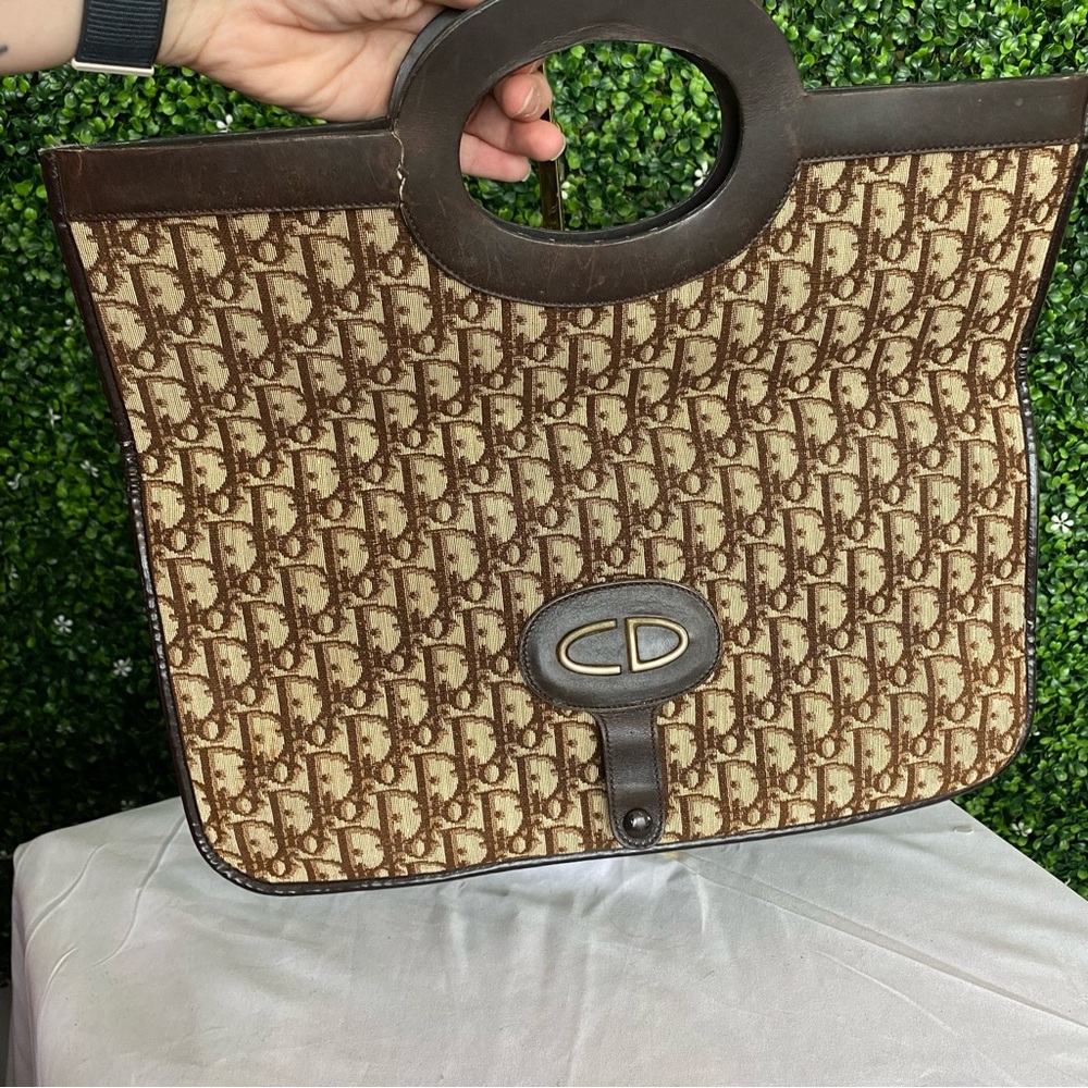 Carrie Bradshaw Iconic Dior‎ Clutch - Picture 10 of 16